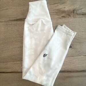 P'tula Mystique Stealth High Waisted Camo White Legging in XS